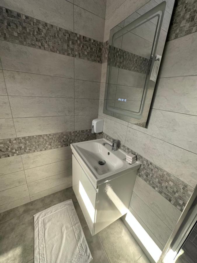 Hotel Dardania Kukes ภายนอก รูปภาพ
